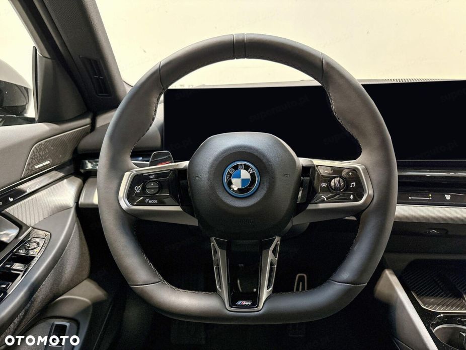 BMW i5 - 9