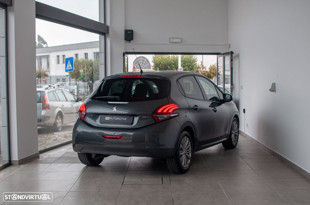Peugeot 208 1.6 BlueHDi Style - 4