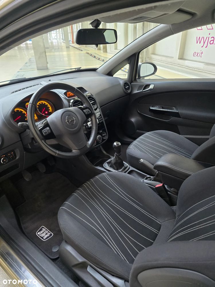 Opel Corsa 1.4 16V Innovation 110 Jahre - 3