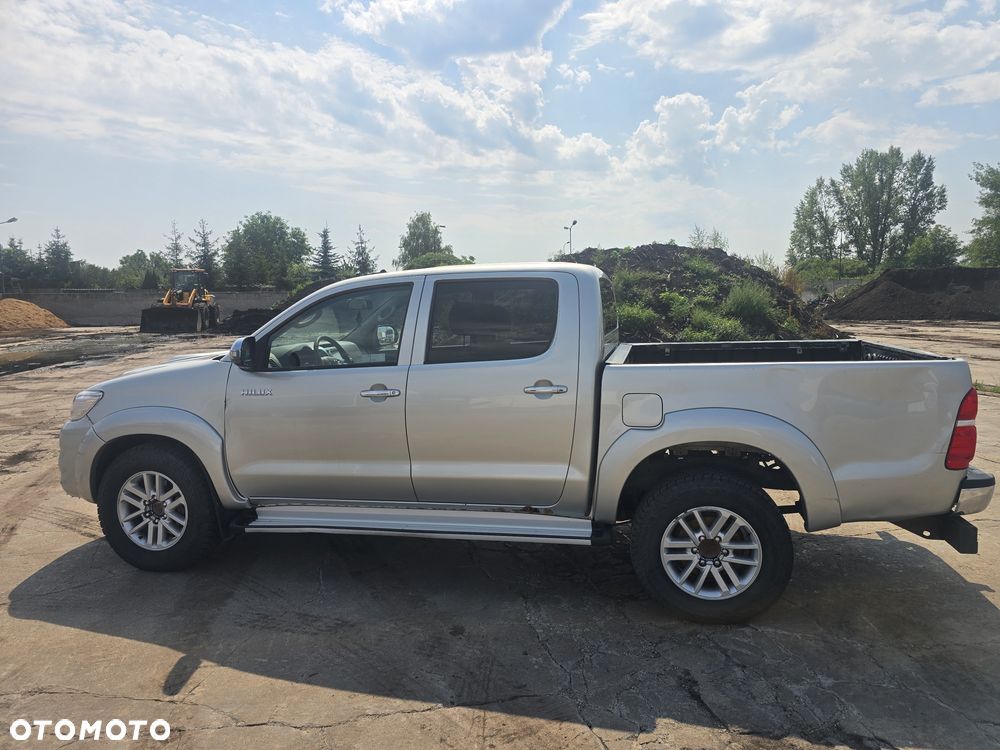 Toyota Hilux - 1
