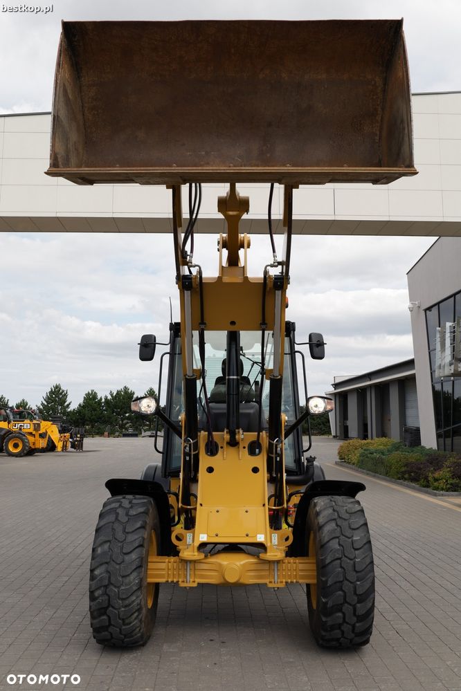 Caterpillar CAT 908M - 15
