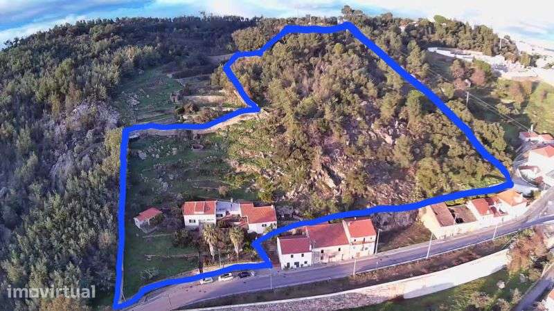 Pequena quinta, casa principal, um anexo e uma divisão externa extra. - Grande imagem: 2/9