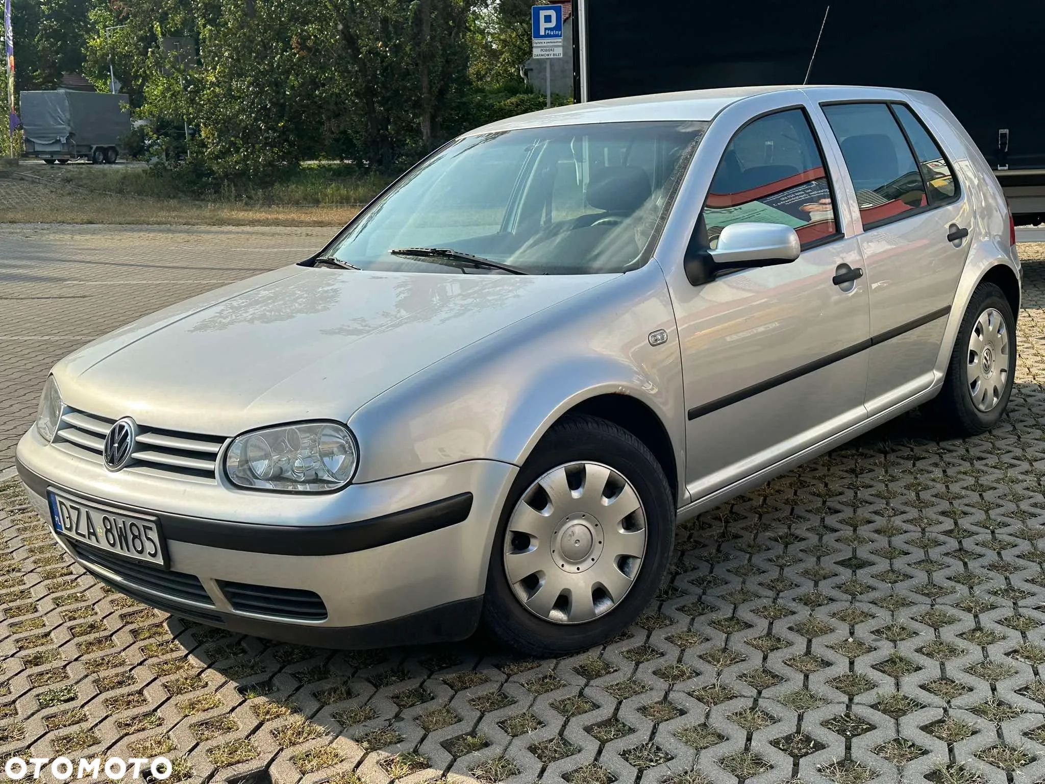 Volkswagen Golf - 1