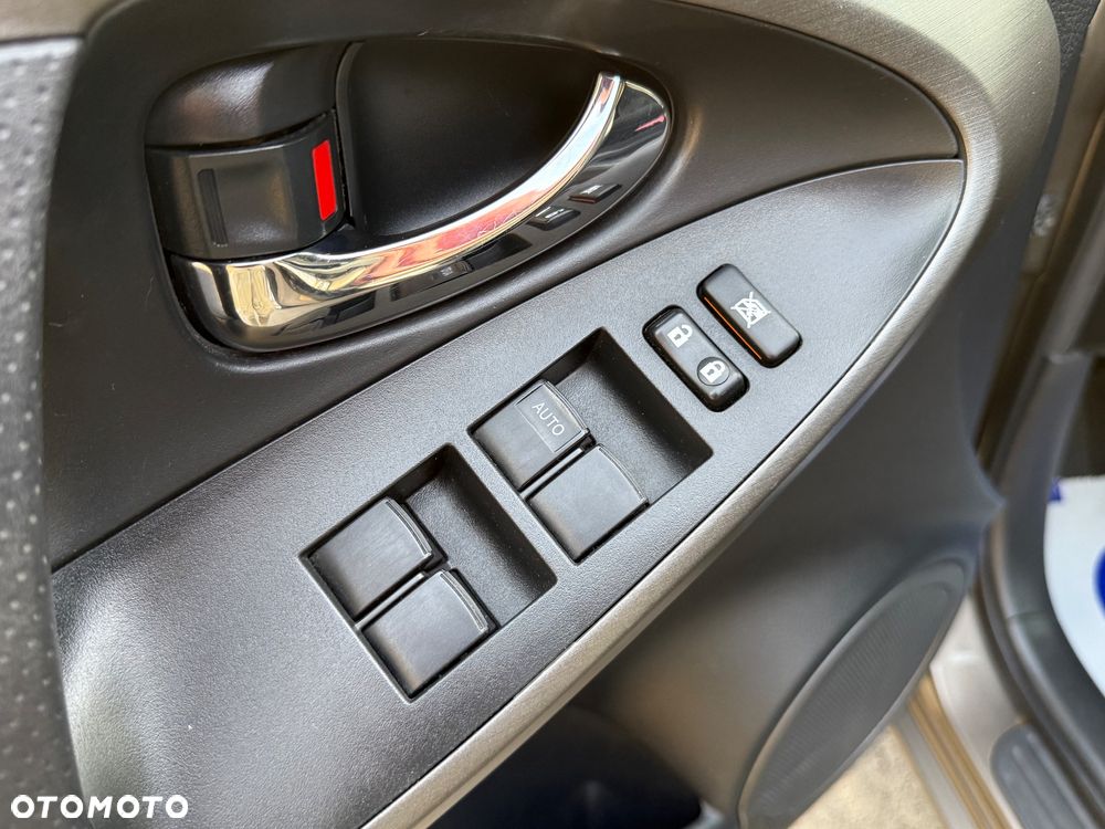 Toyota RAV4 10-13 - 35