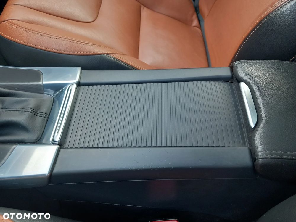 Volvo V60 D6 AWD Plug-in Hybrid Summum - 24