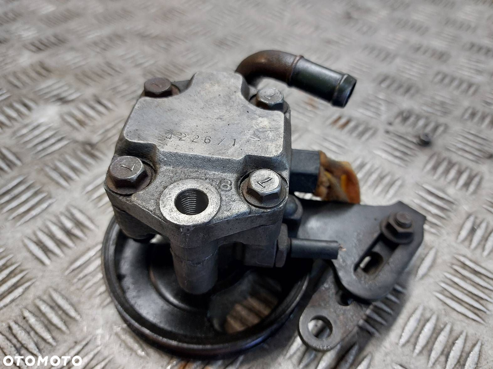 POMPA WSPOMAGANIA KIA RIO I 1.3 8V - 6