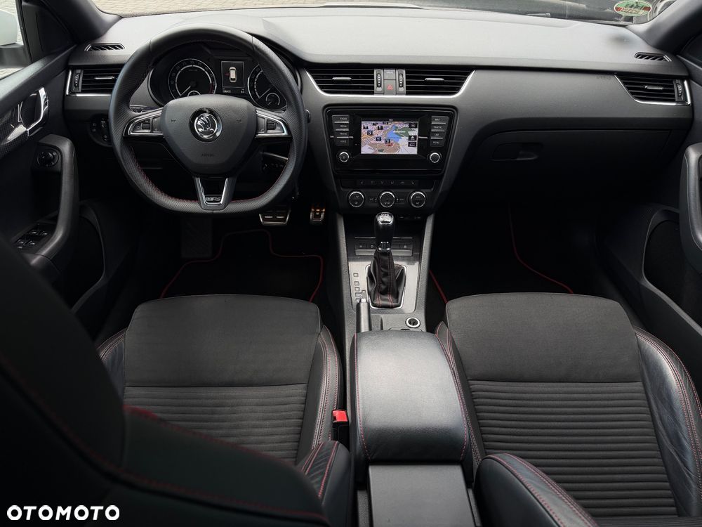 Skoda Octavia 2.0 TDI DPF DSG RS - 24