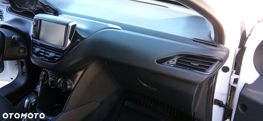 Peugeot 208 - 21