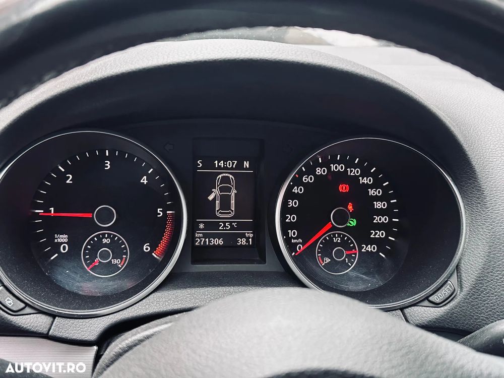 Volkswagen Golf 1.6 TDI DPF DSG Exclusive - 11