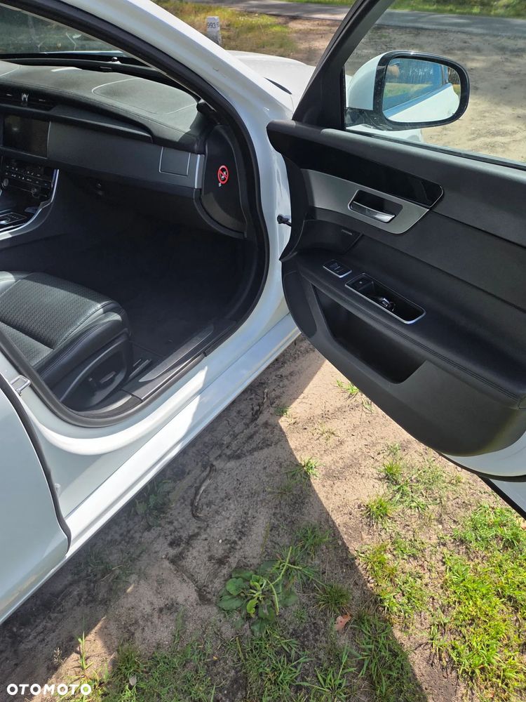 Jaguar XF 2.0 i4D Prestige - 9