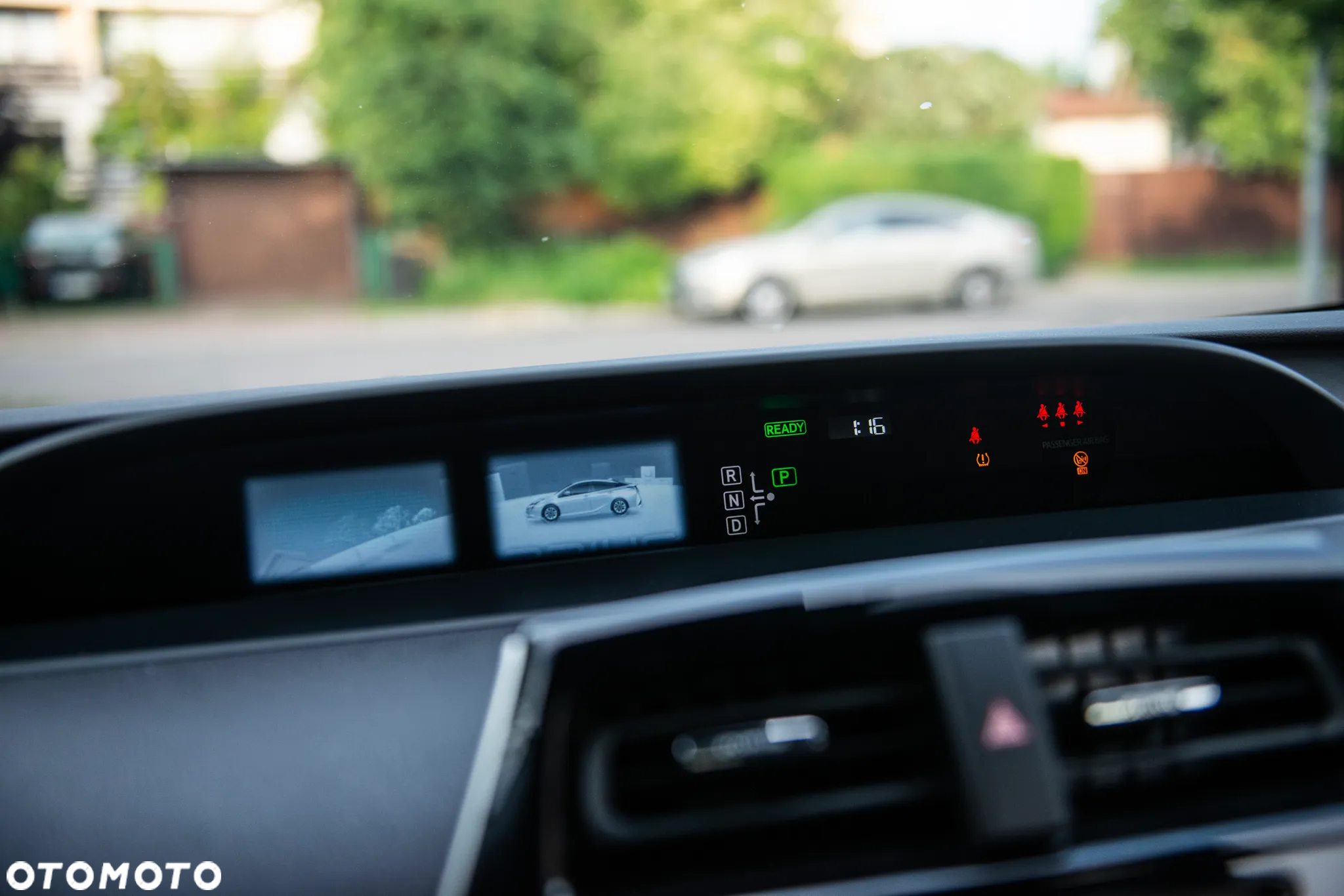 Toyota Prius 1.8 Hybrid Premium - 29
