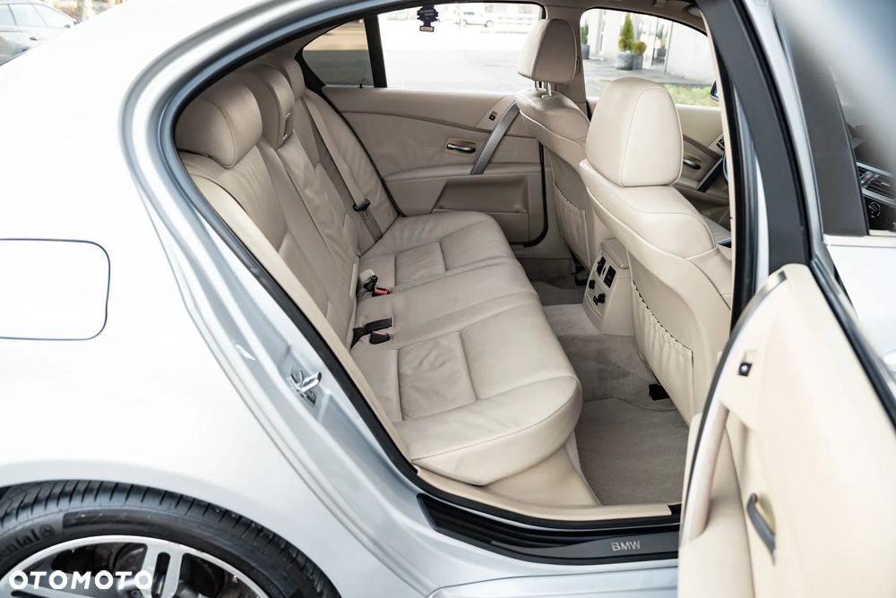 BMW Seria 5 525xi - 22