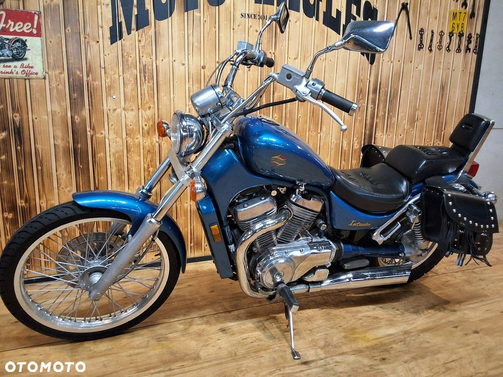 Suzuki Intruder - 13