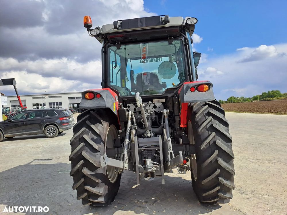 Massey Ferguson 5711M - 8