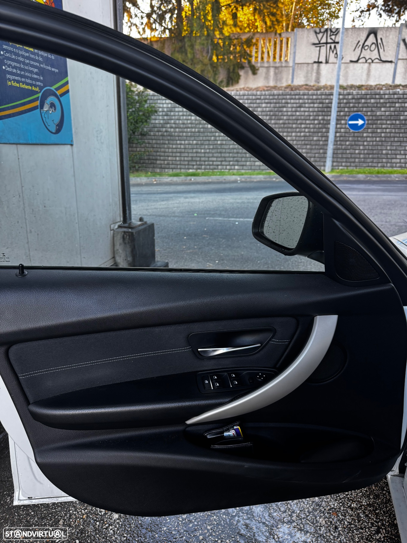 BMW 330 i Aut. Advantage - 13