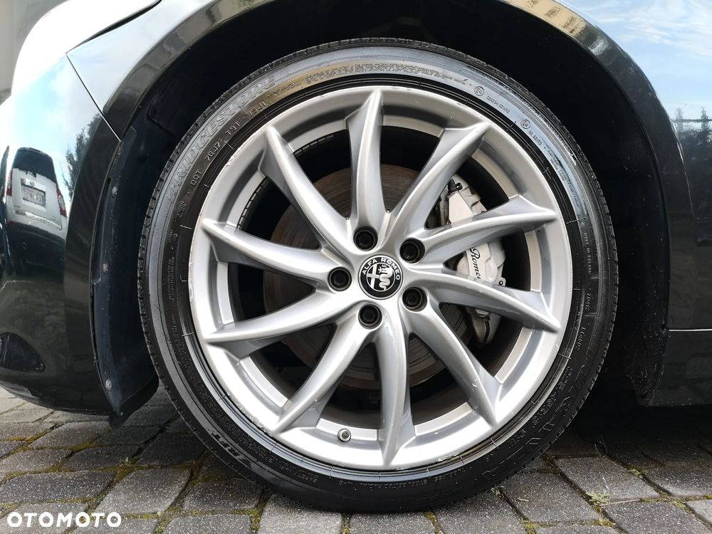 Alfa Romeo Giulia 2.0 Turbo 16V AT8-Q4 Ti - 35