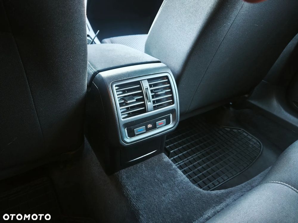 Volkswagen Passat 2.0 TDI SCR Business - 16