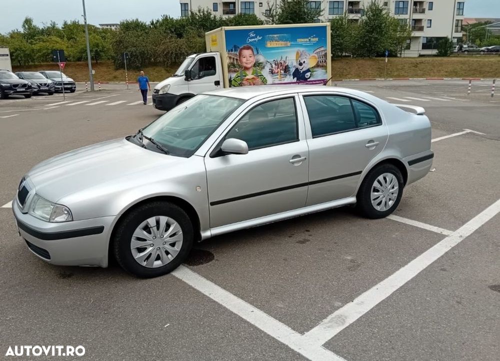 Skoda Octavia 1.6 Ambiente - 1