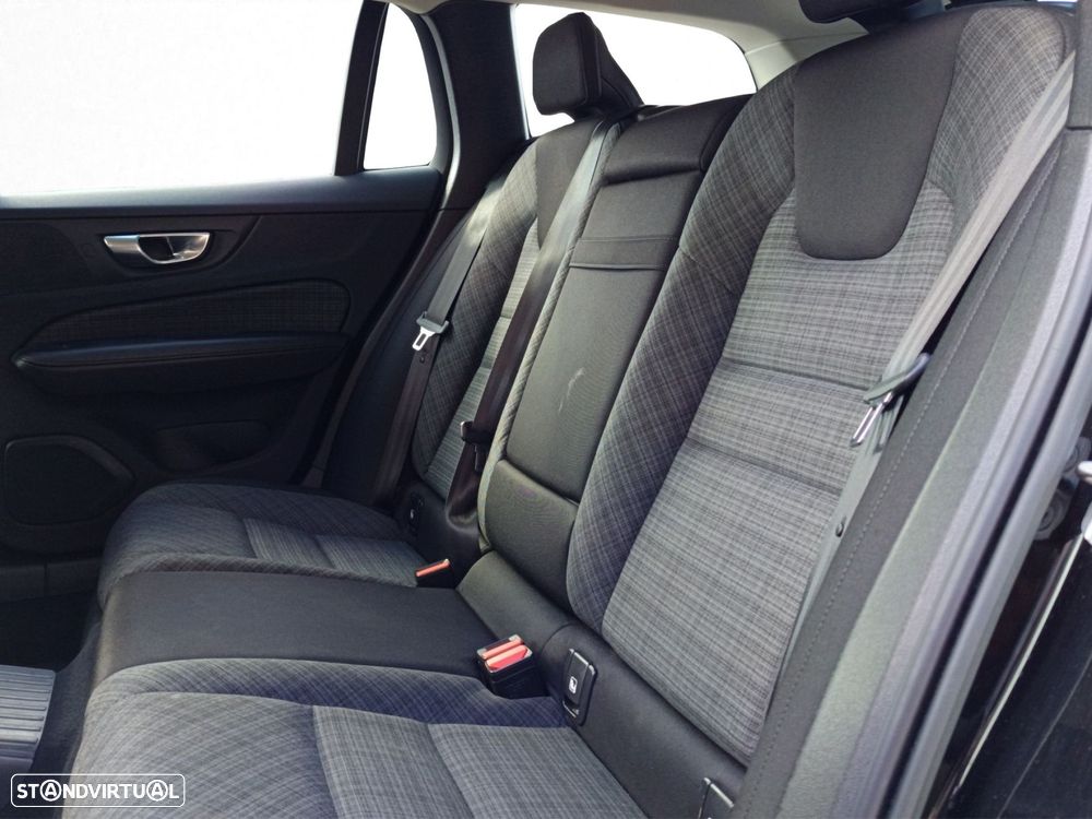 Volvo V60 2.0 T6 AWD TE Essential - 34