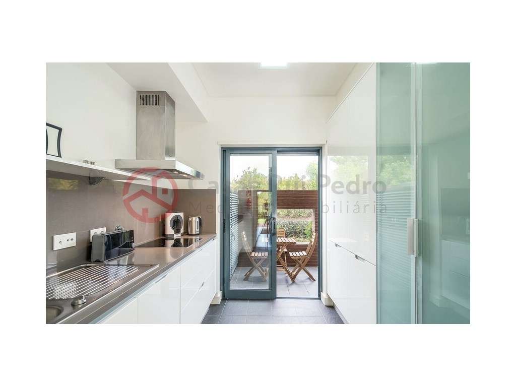 Apartamento T1 com Parqueamento e Piscina 'Urbanização L'Orangerie'... - Grande imagem: 4/8