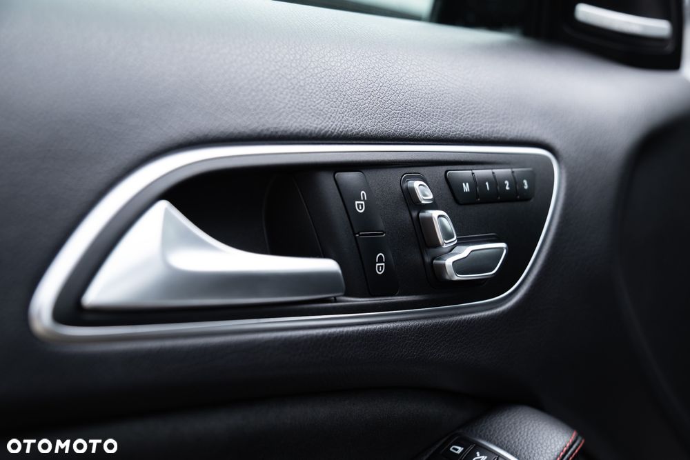 Mercedes-Benz GLA 220 4-Matic AMG Line - 12