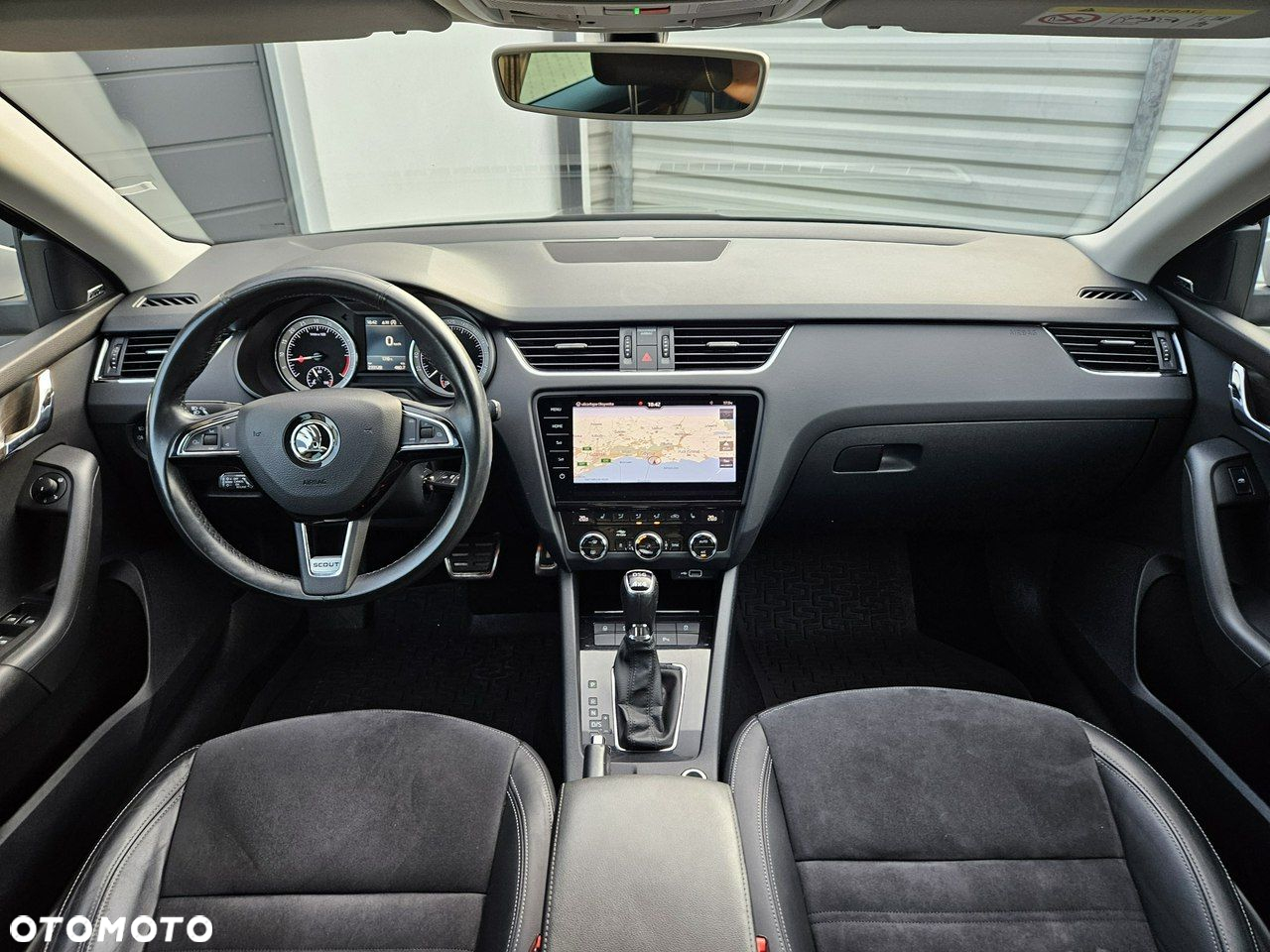 Skoda Octavia Combi 2.0 TDI 4x4 DSG Scout - 30