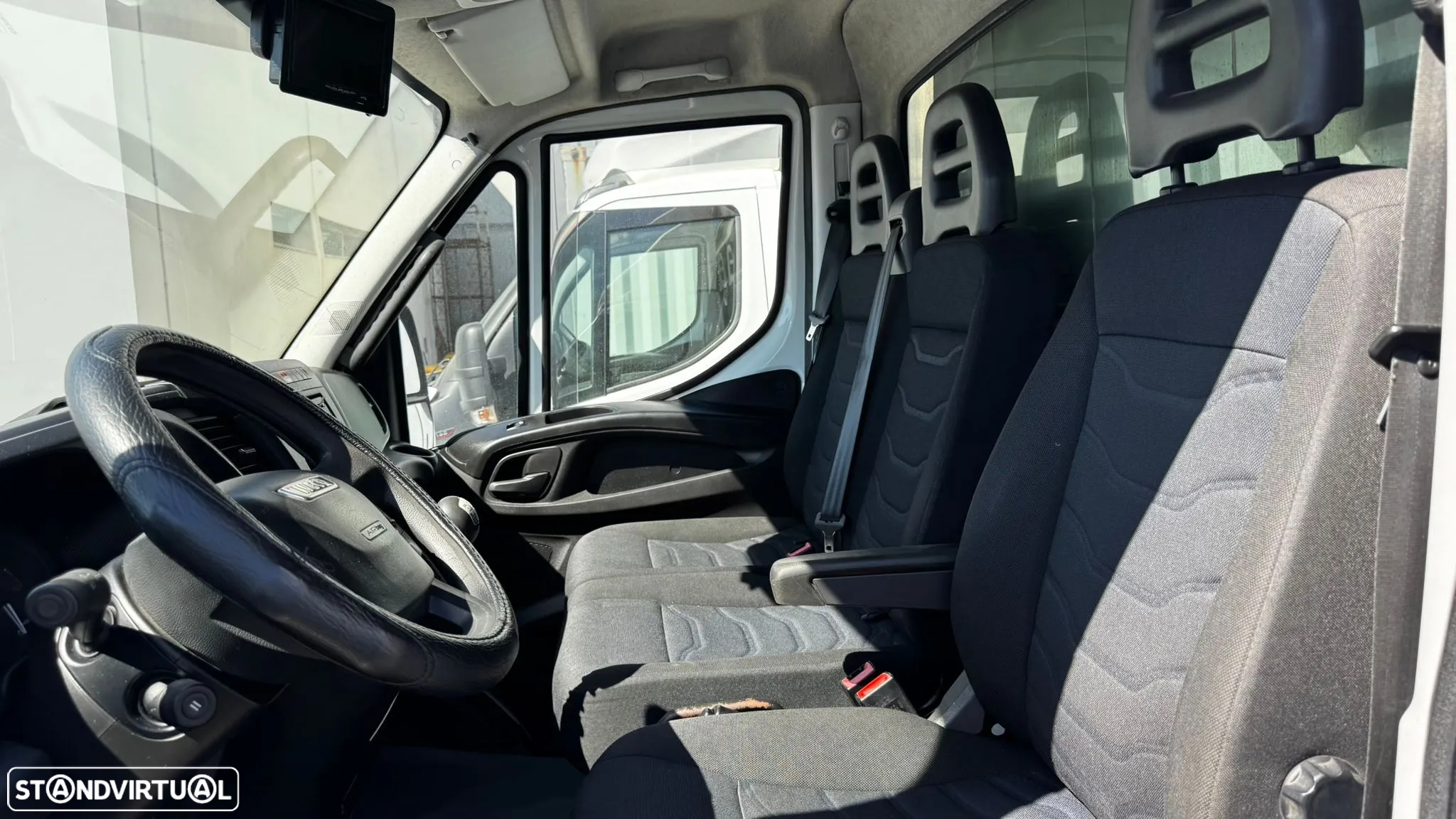 Iveco 35C15 3.0 LONAS C/PLATAFORMA - 10