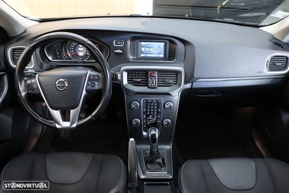Volvo V40 2.0 D3 Momentum - 25