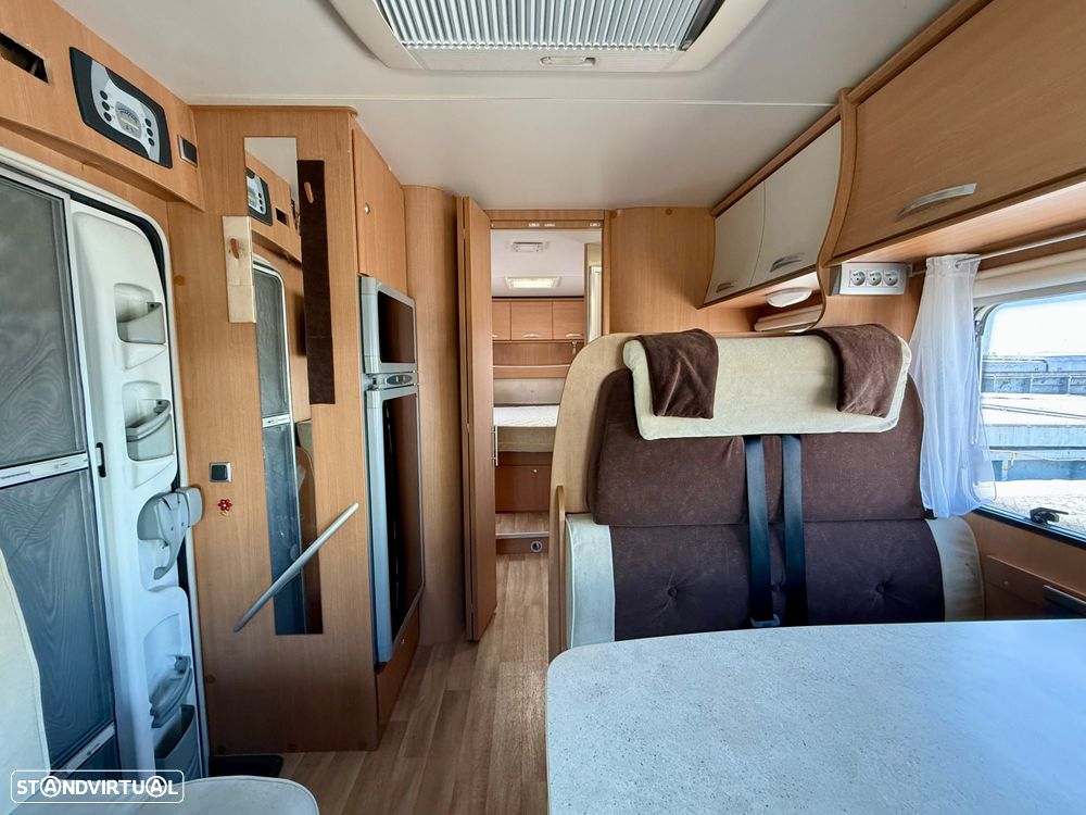 Chausson Flash 28 - Cama Central - 7