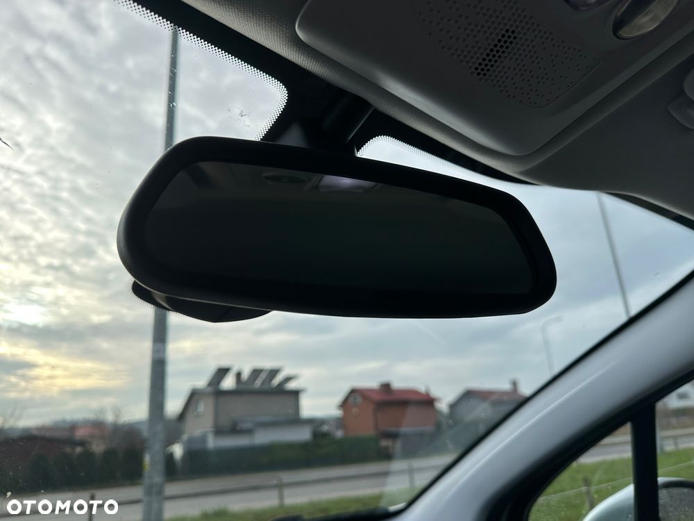 Peugeot 2008 PureTech 110 GPF EAT6 Black Edition - 30