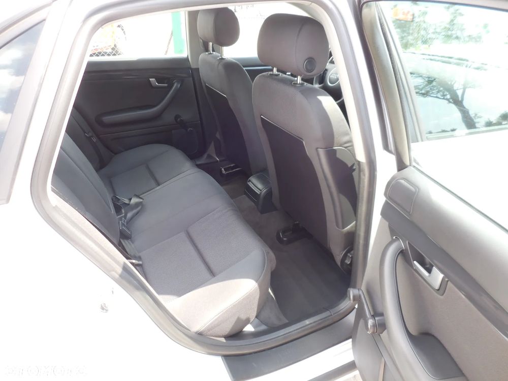 Audi A4 Limousine - 12
