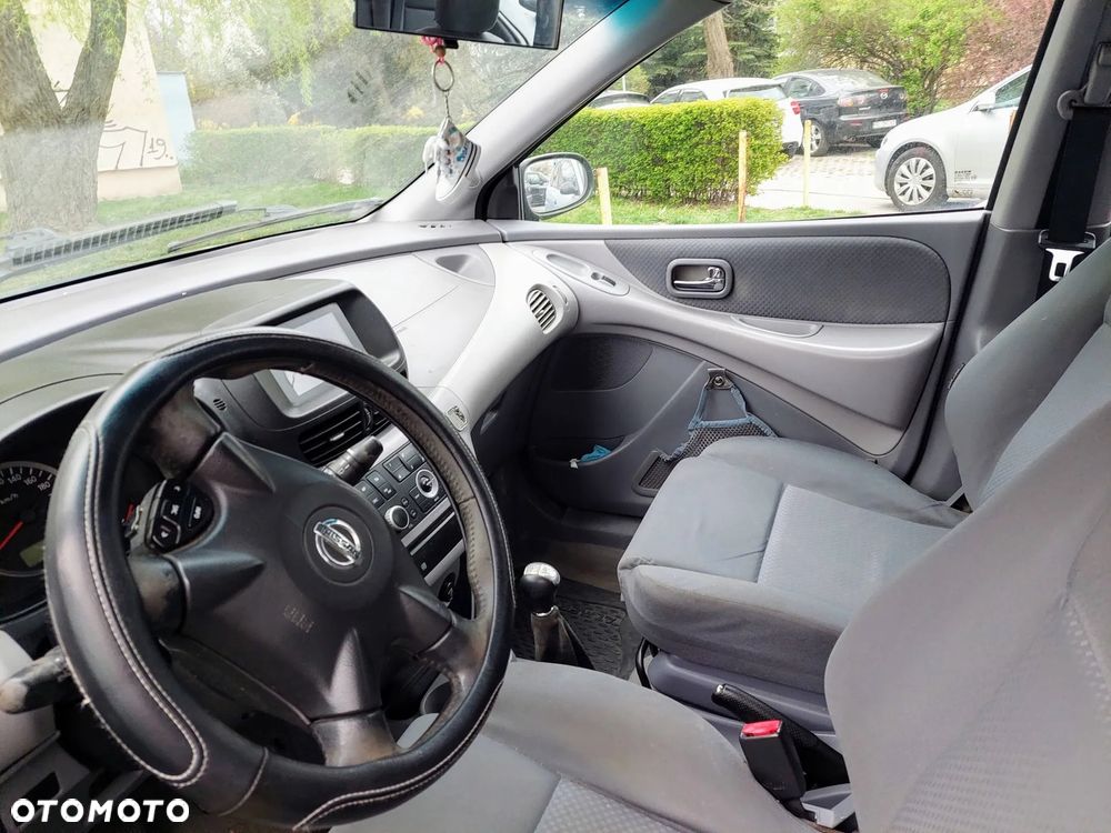 Nissan Almera Tino 1.8 Visia - 4