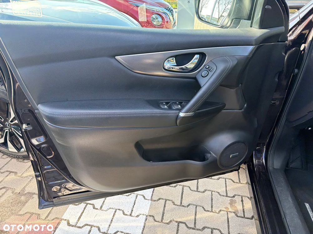 Nissan Qashqai 1.3 DIG-T Tekna - 24