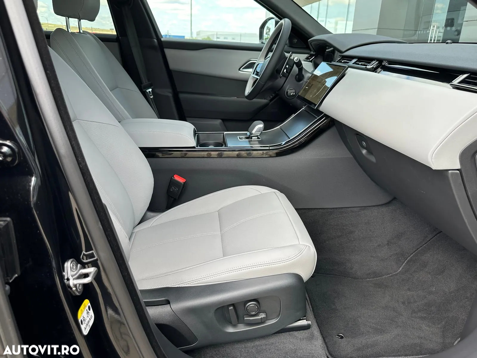Land Rover Range Rover Velar R-Dynamic 2.0 D200 MHEV SE - 4