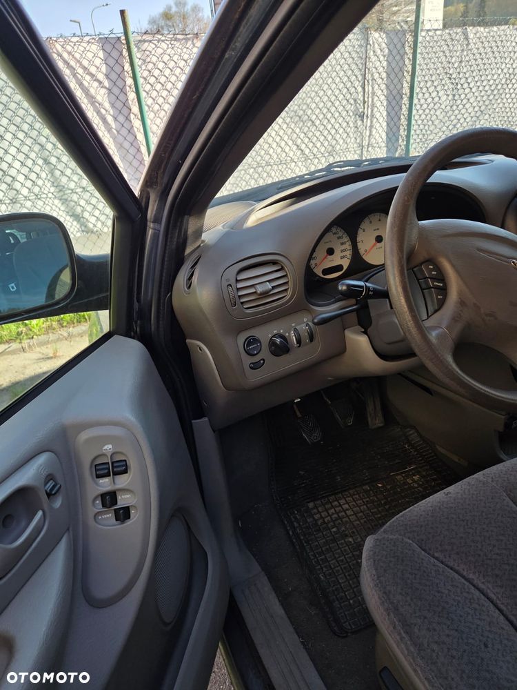 Chrysler Voyager 2.4 SE - 7