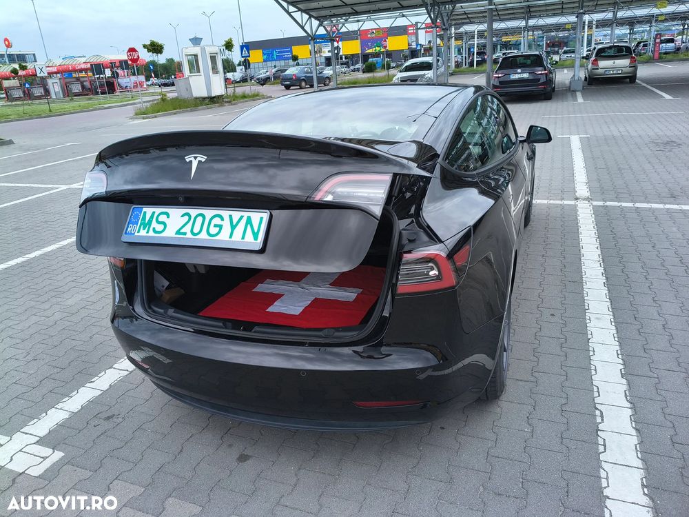 Tesla Model 3 - 8