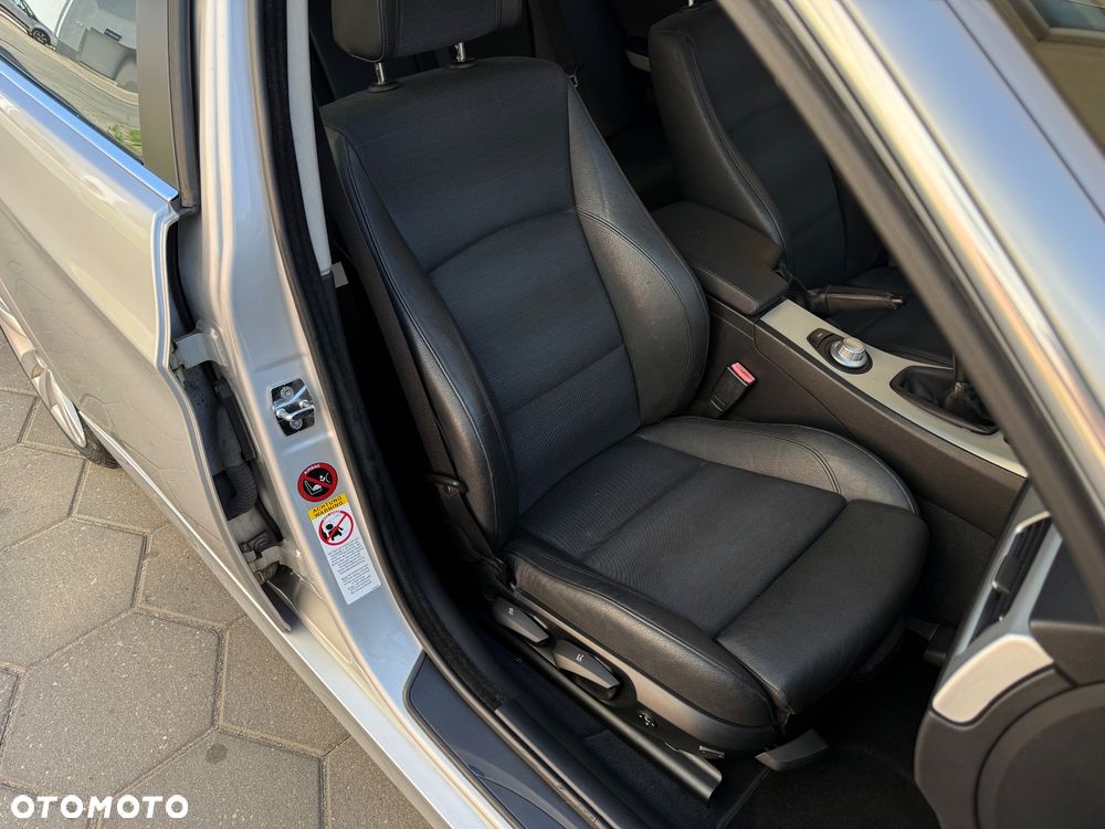 BMW Seria 3 325i - 33