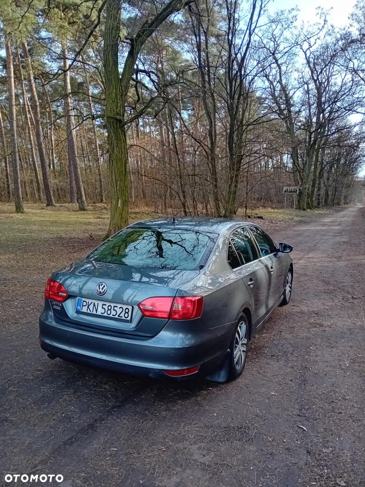 Volkswagen Jetta 1.6 TDI Highline - 3