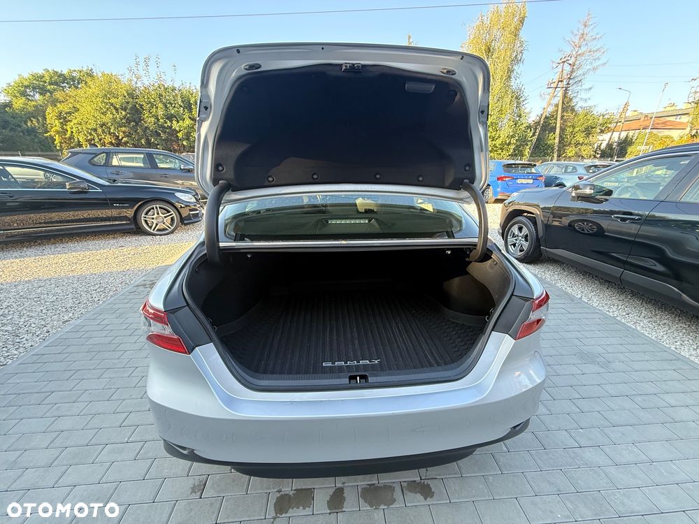 Toyota Camry 2.5 Hybrid Comfort CVT - 22