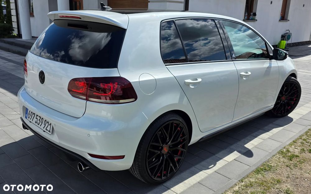 Volkswagen Golf 2.0 GTI DSG adidas - 6