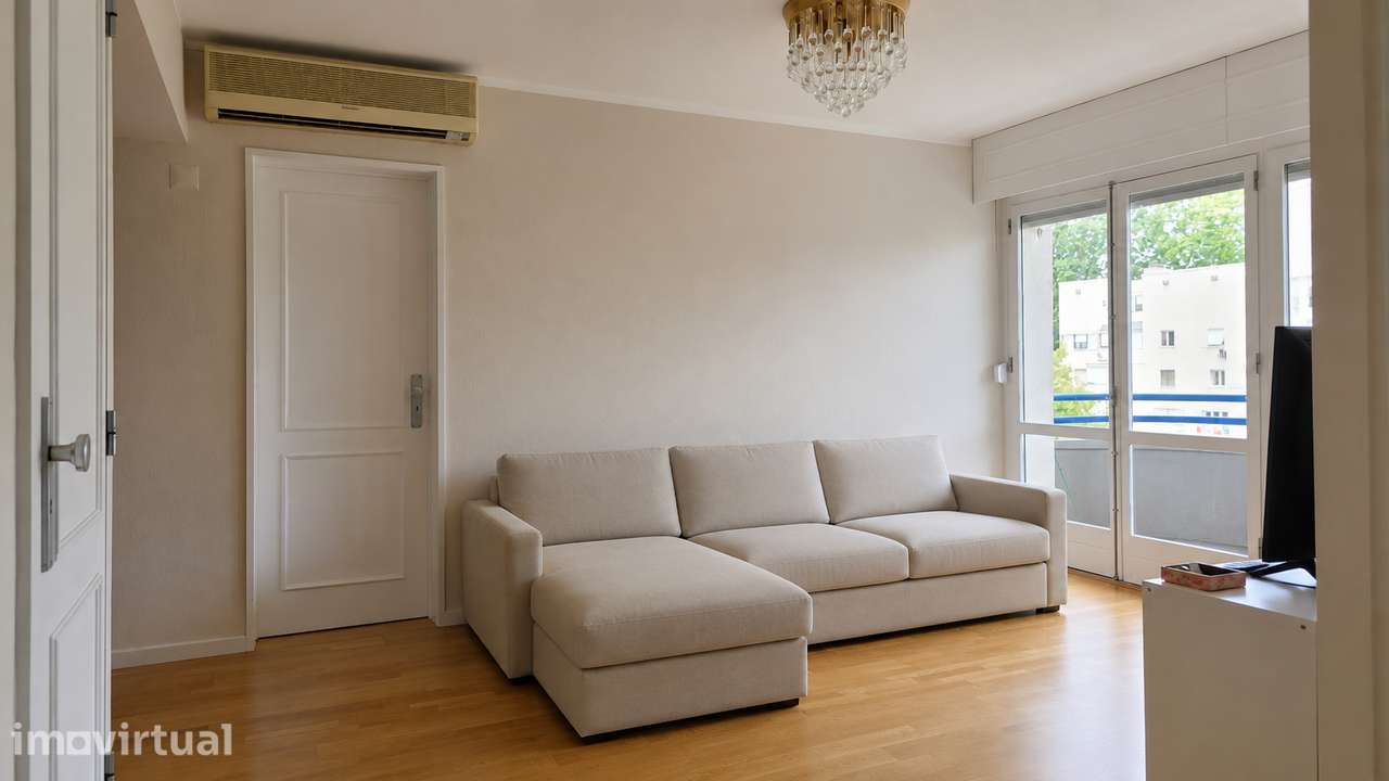 Apartamento T4 renovado e totalmente mobilado no centro de Telheiras - Grande imagem: 3/37