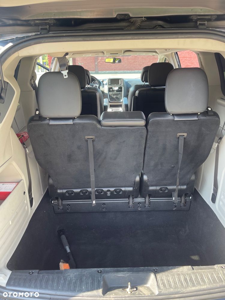Chrysler Town & Country 3.6 Limited - 15