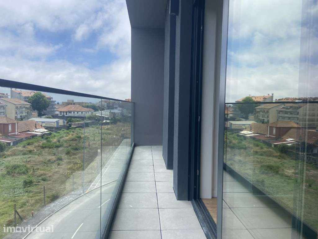 Apartamento T1 - Novo / c/ Garagem - Faculdades / Hospital S. João - Grande imagem: 3/13