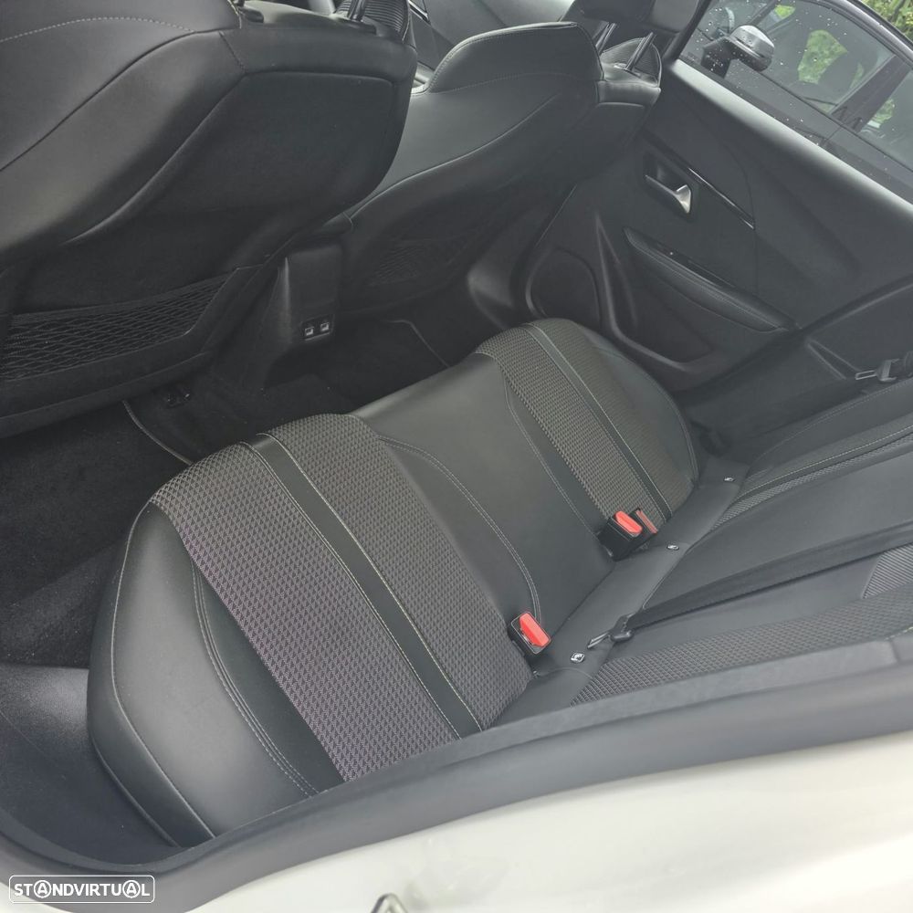 Peugeot e-208 50 kWh GT Line - 34