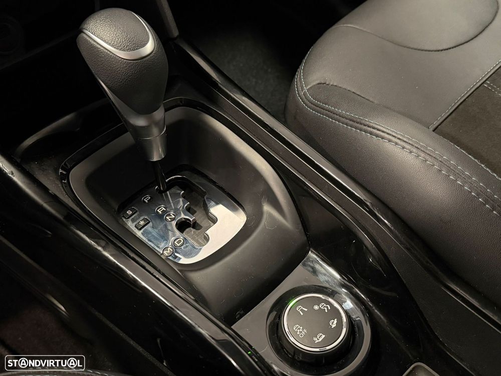 Peugeot 2008 1.2 PureTech Allure EAT6 - 14