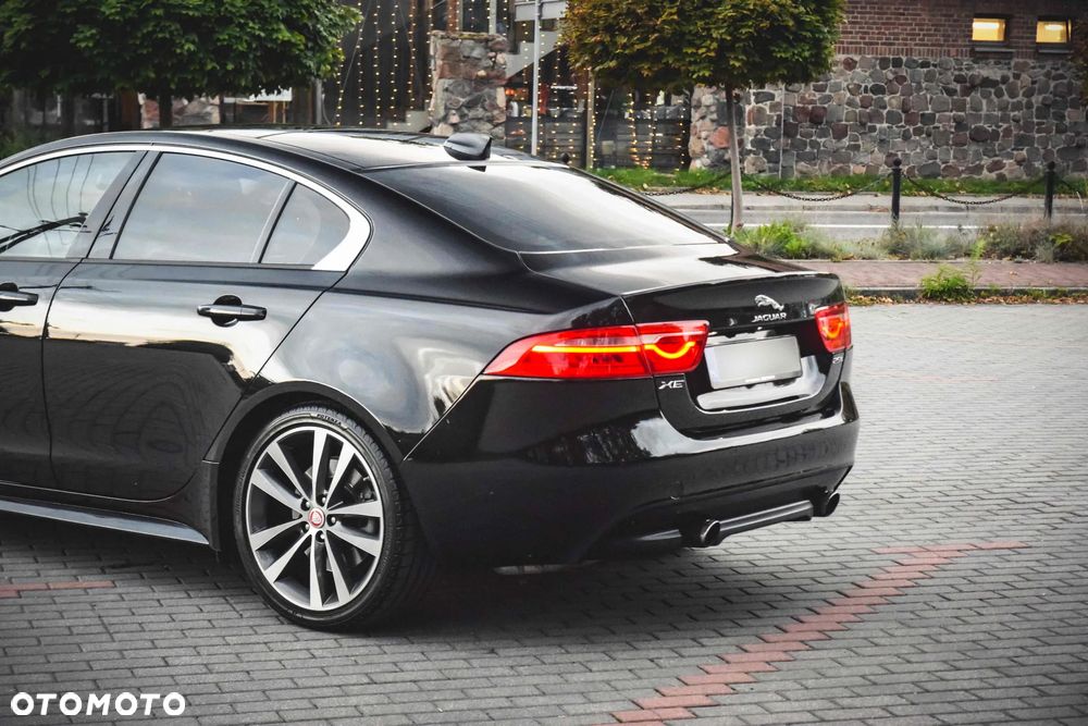 Jaguar XE 2.0 T R-Sport - 12