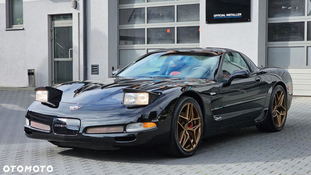 Chevrolet Corvette - 4