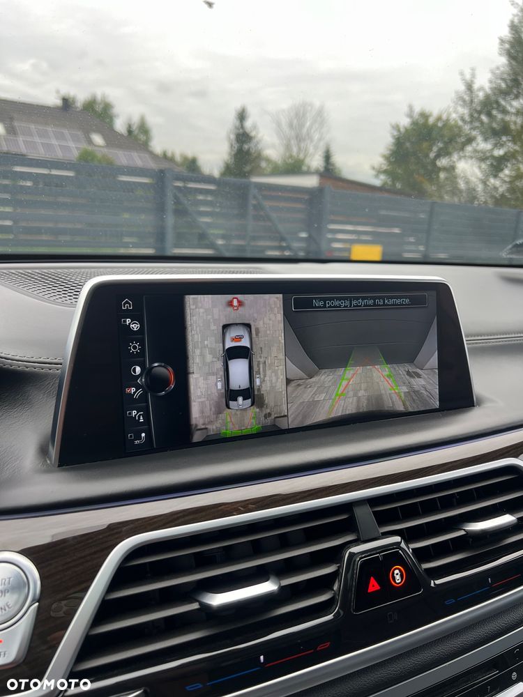 BMW Seria 7 750d xDrive - 33