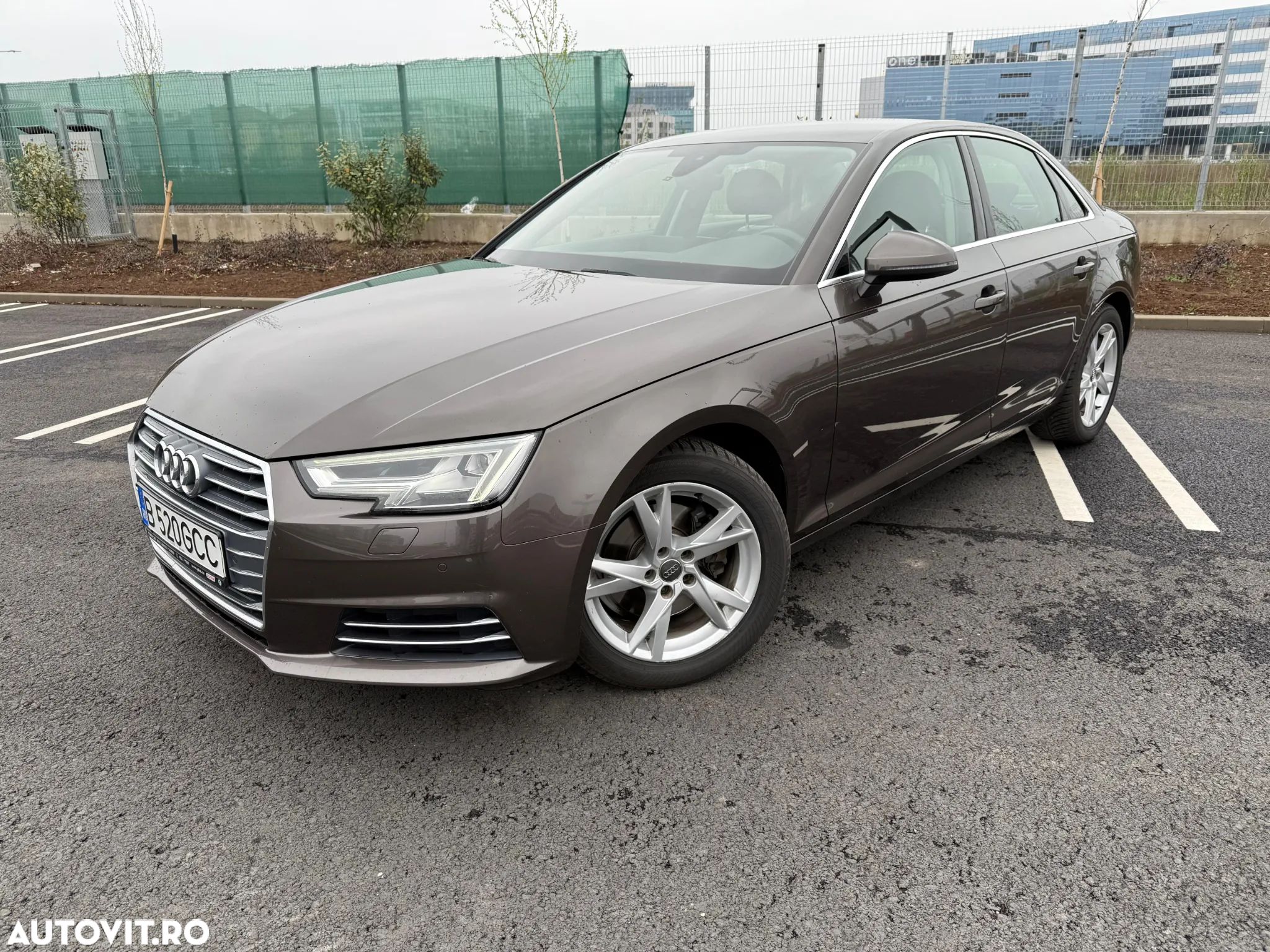 Audi A4 2.0 TDI S tronic - 1