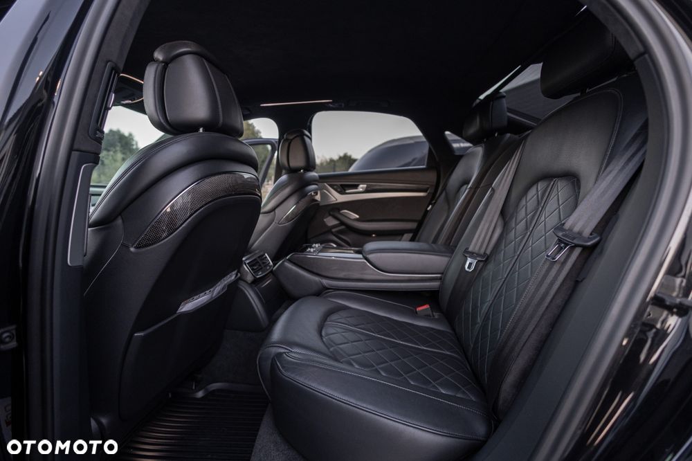 Audi S8 - 12